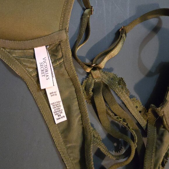 Victoria's Secret & PINK Lace and Animal Print Push-Up Bra (Bundle of 4) - Picture 11 of 12